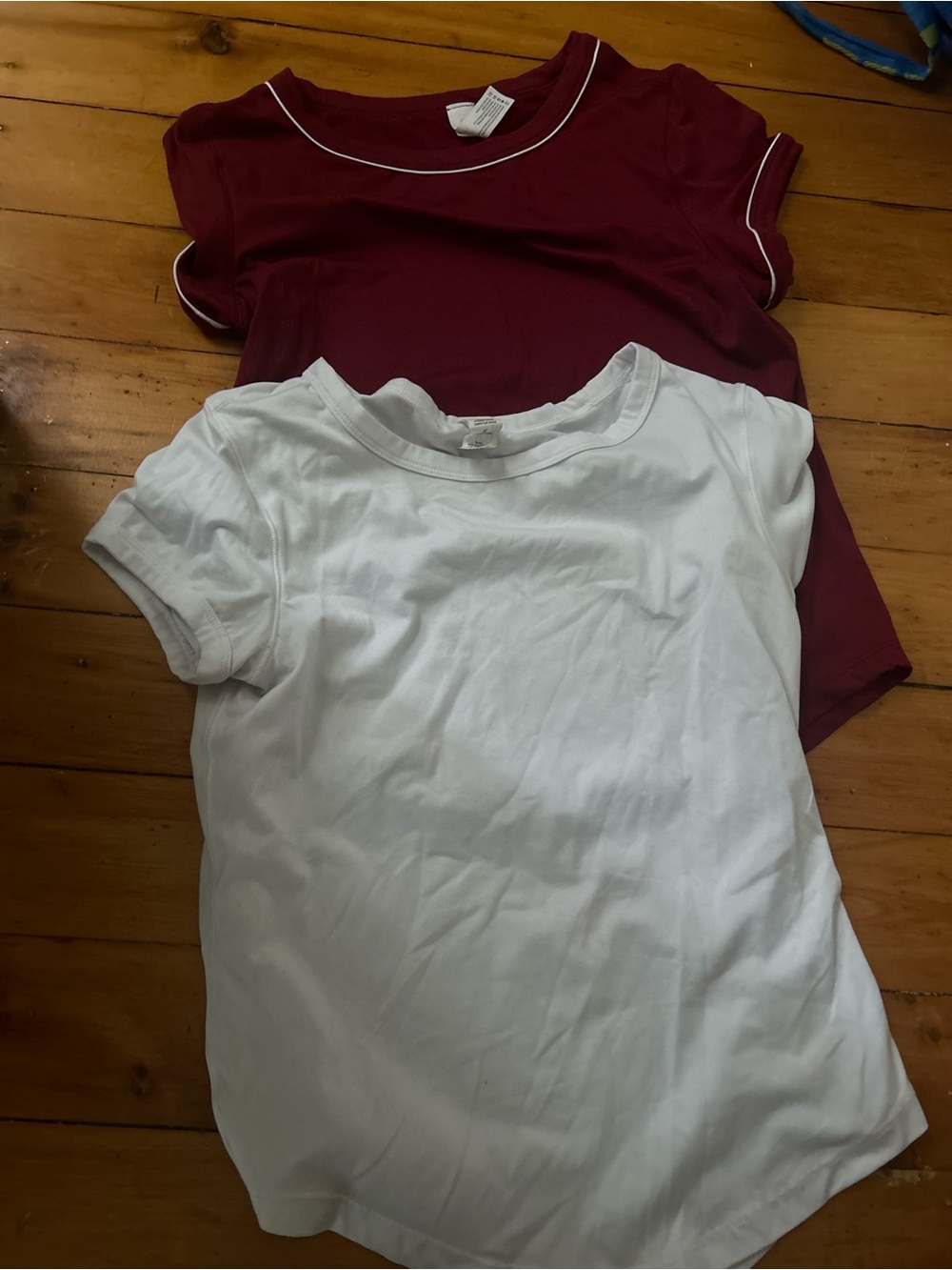 90 degrees set of 2 athletic shirts white red small